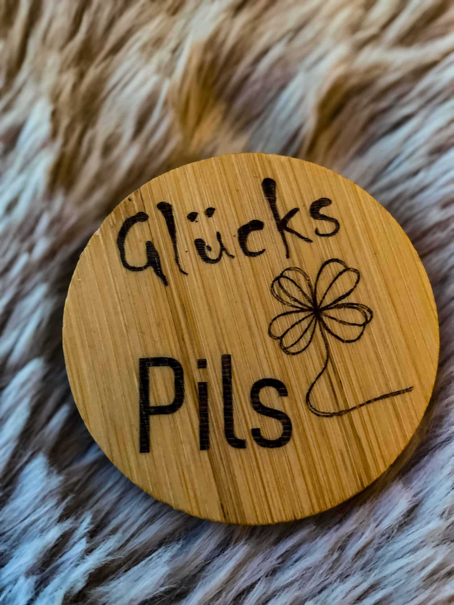 magnetischer Flaschenöffner aus Holz, rund – Bild 2