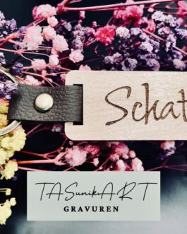 Schlüsselanhänger aus Holz&Leder mit individueller Gravur